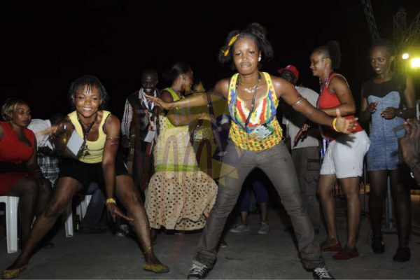 Le-jeune-ballet-de-guinee-conakry-en-joie-dans-le-public-3