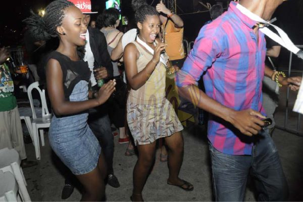 Les-burundais-en-joie-dans-le-public